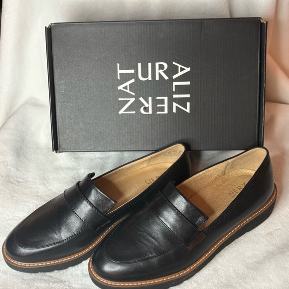 Naturalizer Adiline black leather lug sole loafer - Picture 2 of 11